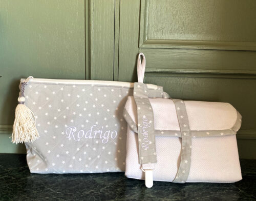 Baby set: toiletry bag, changing mat and pacifier clip