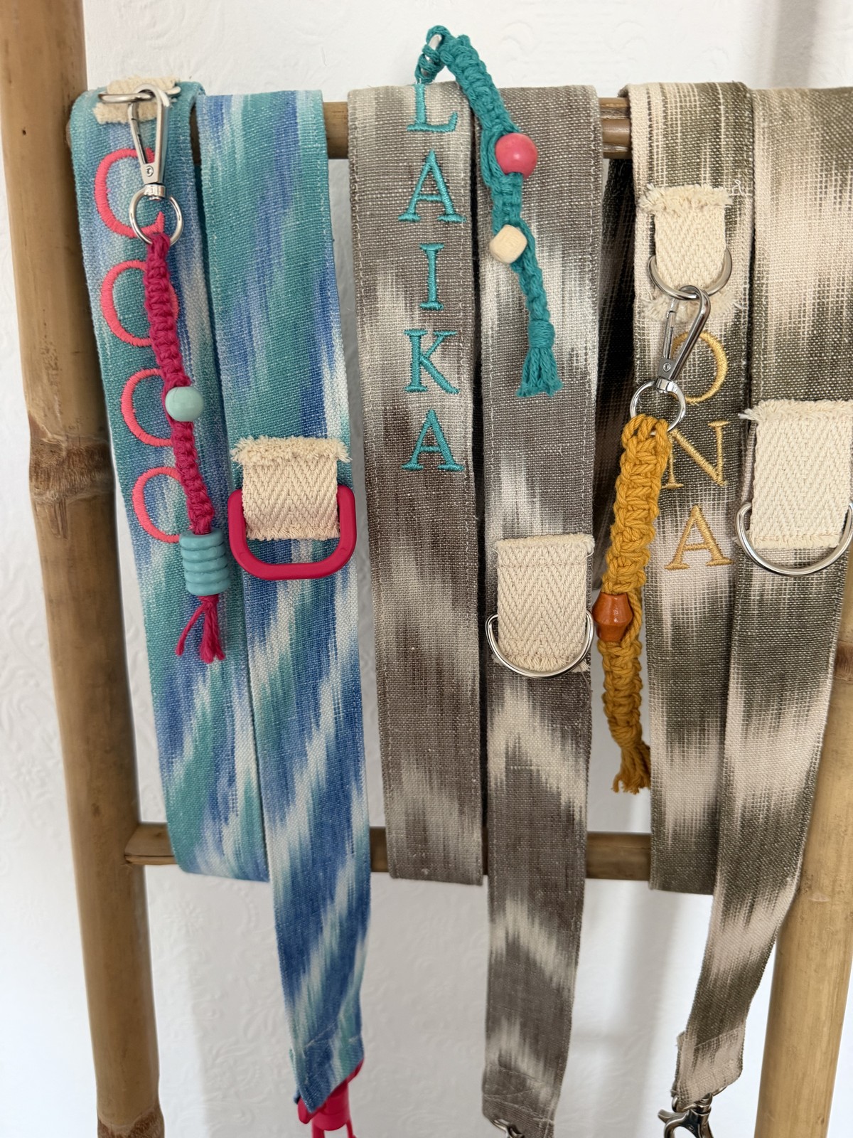 Correas de perro ICAMON con estampado de lenguas y nombres bordados